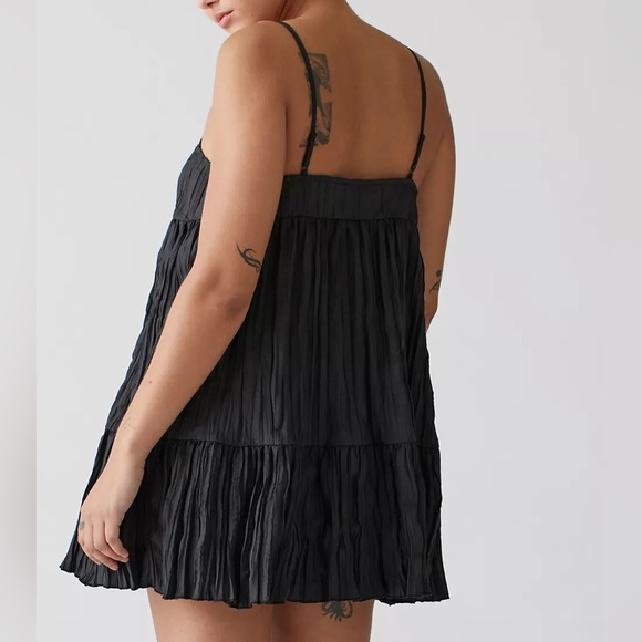 Urban Outfitters Clara Tiered Mini Dress Black Small - Picture 3 of 5